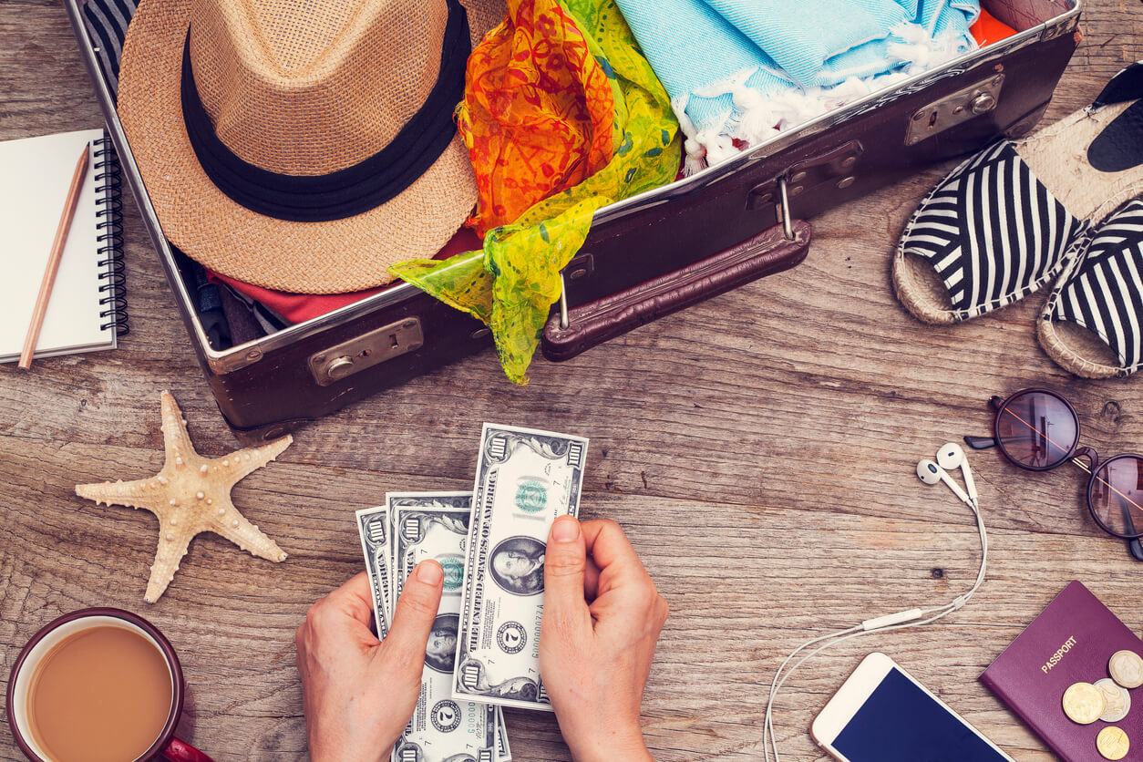 5 consejos para ahorrar dinero en tus viajes de 2023