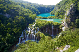 Disfruta del Parque Nacional de los Lagos de Plitvice, un paraíso natural imperdible