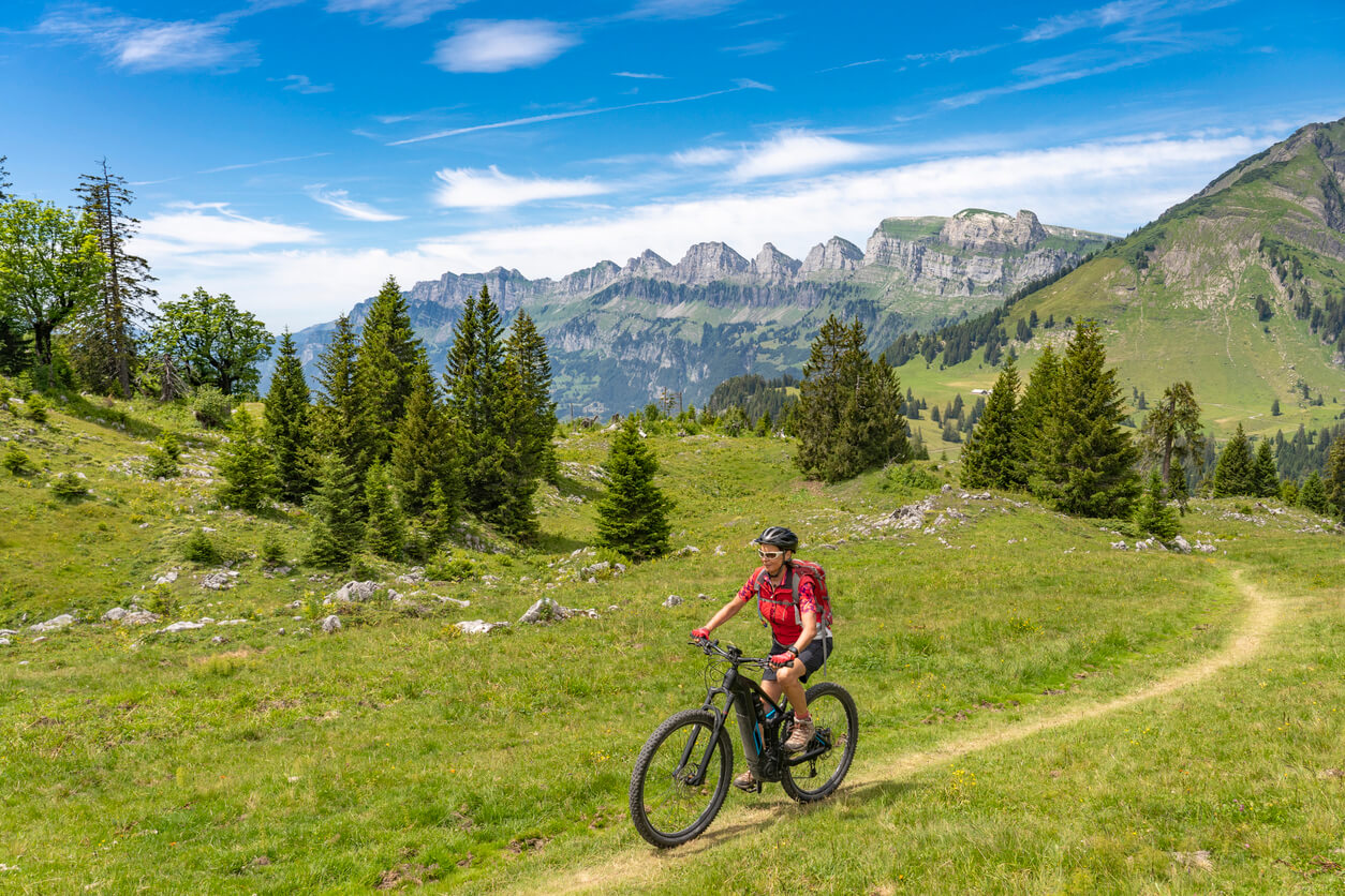 Practicar bicicleta en Suiza