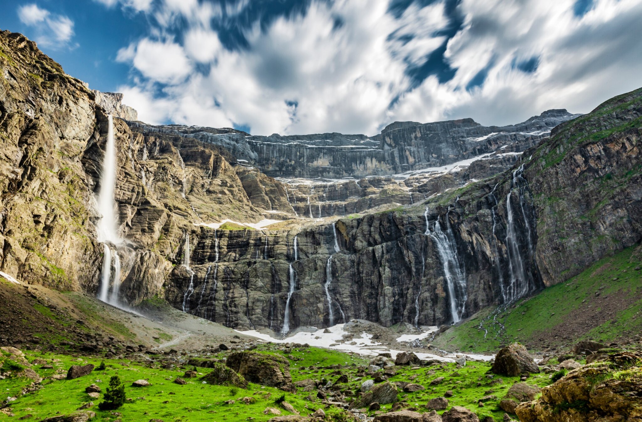 Caídas de agua en Circo de Gavarnie, Francia