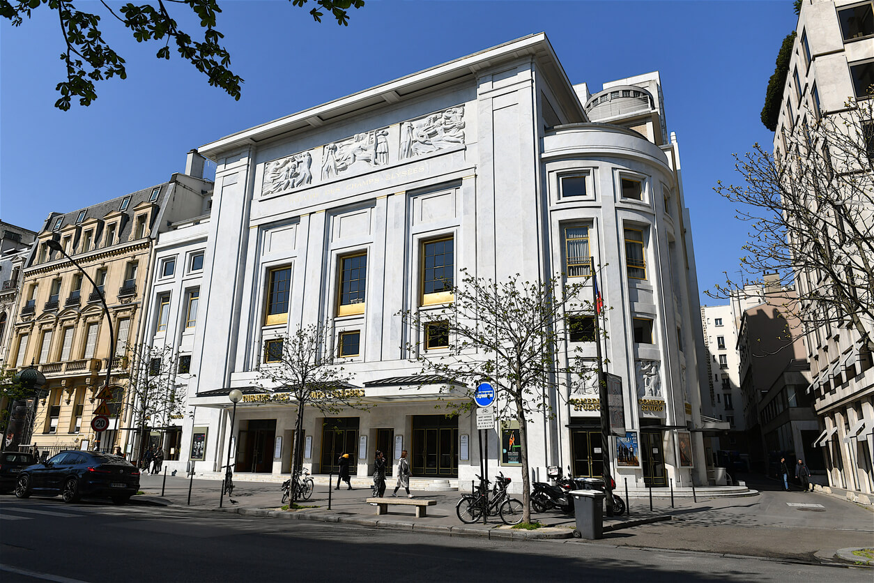 Fachada del Théâtre des Champs-Élysées, París